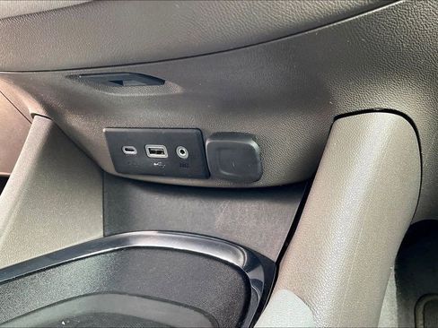 Used 2025 Chevrolet Malibu LT image 32