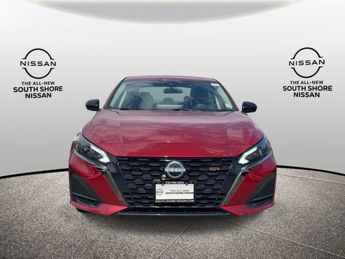 Used 2025 Nissan Altima 2.5 SR w/ SR Premium Package FWD image 2