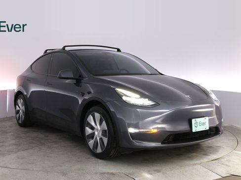 Used 2023 Tesla Model Y Long Range AWD/4WD image 13