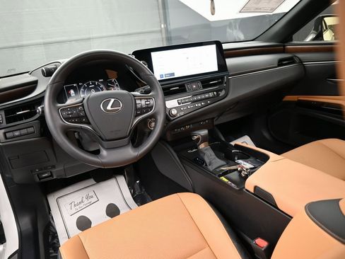 Used 2025 Lexus ES 350 w/ Premium Package image 10