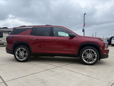 Used 2026 Chevrolet Traverse High Country w/ LPO, Floor Liner Package FWD image 3