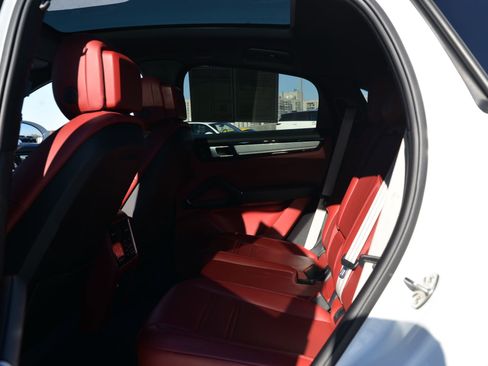 Certified 2023 Porsche Cayenne Platinum Edition image 14