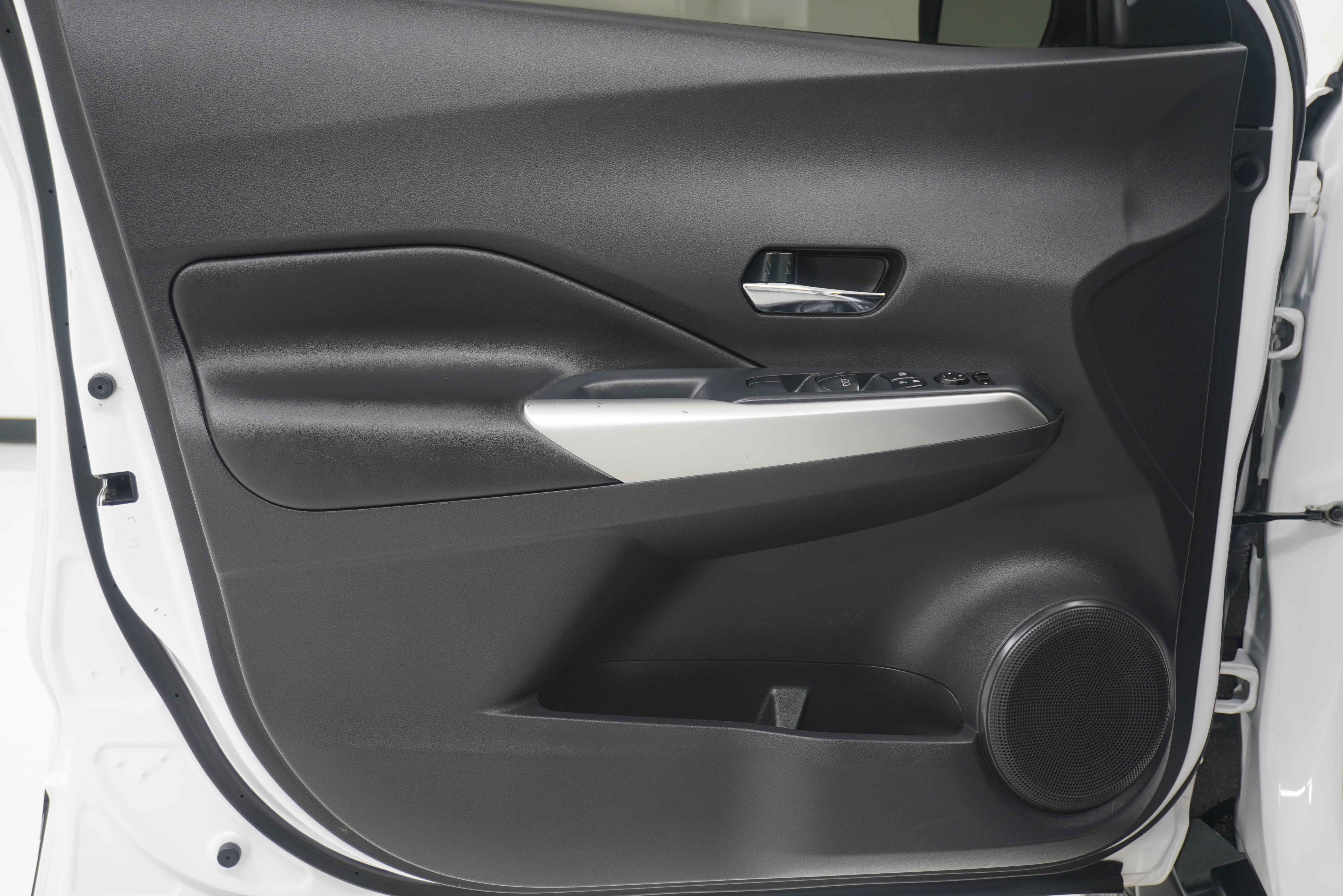 Used 2019 Nissan Kicks SR w/ SR Premium Package FWD image 13