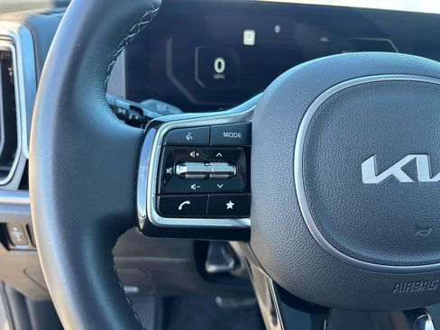 Used 2025 Kia Sorento SX image 19