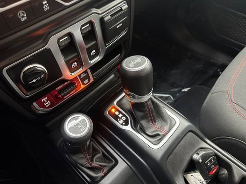 Used 2023 Jeep Wrangler Rubicon w/ Cold Weather Group image 15