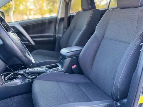 Used 2018 Toyota RAV4 XLE w/ Carpet Mat Package FWD image 41