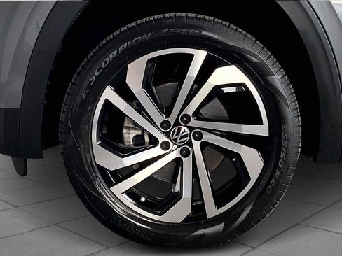 Used 2023 Volkswagen Atlas SEL image 11