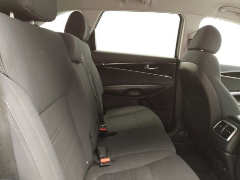 Used 2018 Kia Sorento FWD image 19