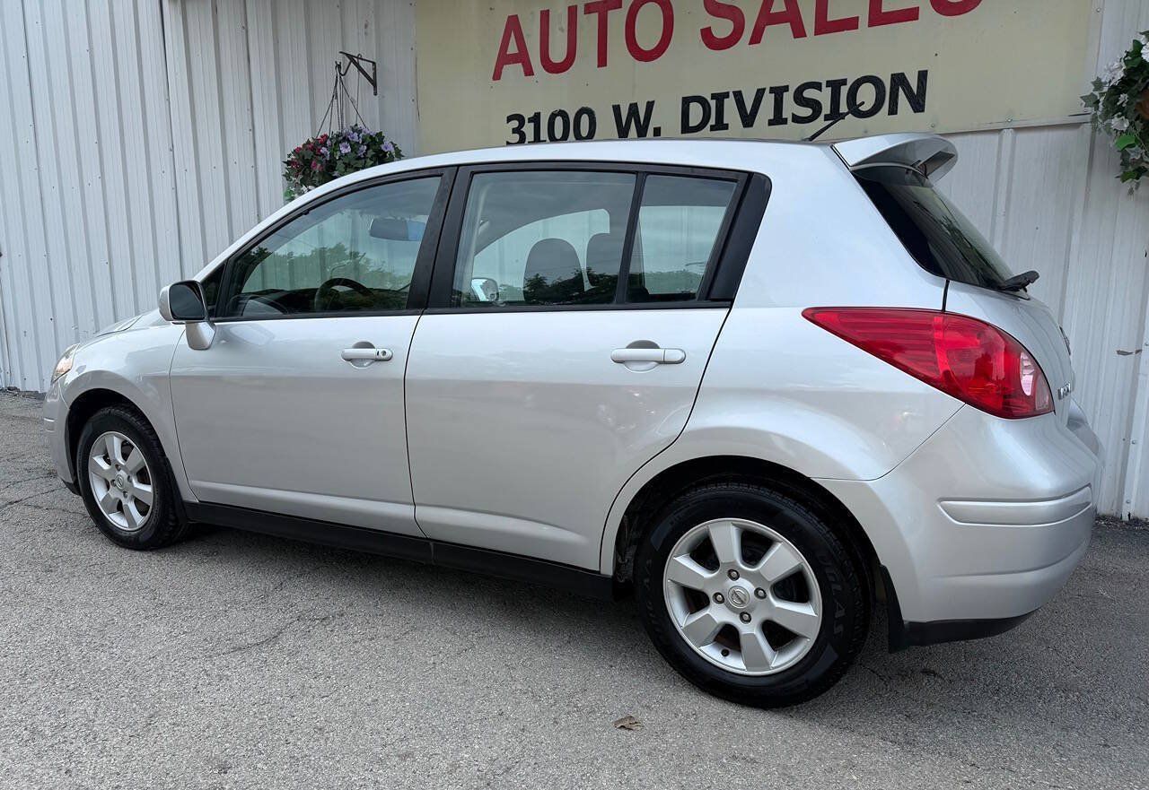 Used 2009 Nissan Versa Hatchback w/ Convenience Pkg FWD image 6