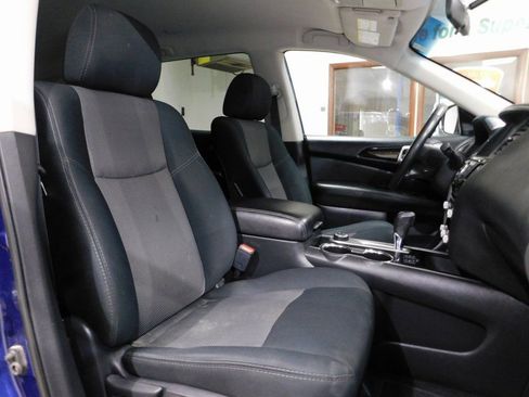Used 2018 Nissan Pathfinder SV image 90