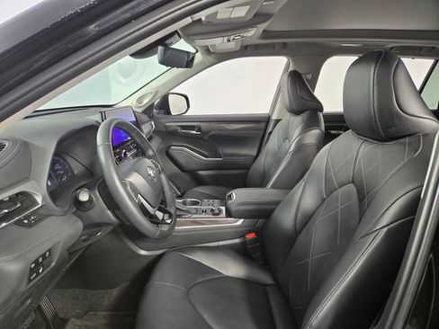 Used 2023 Toyota Highlander Platinum image 15
