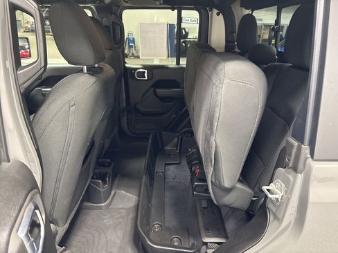 Used 2022 Jeep Gladiator Sport image 31