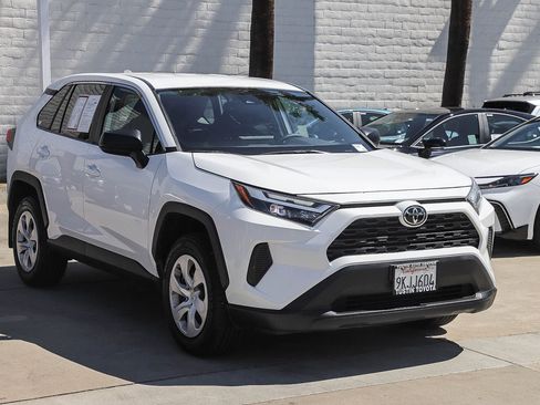 Certified 2024 Toyota RAV4 LE AWD/4WD image 3
