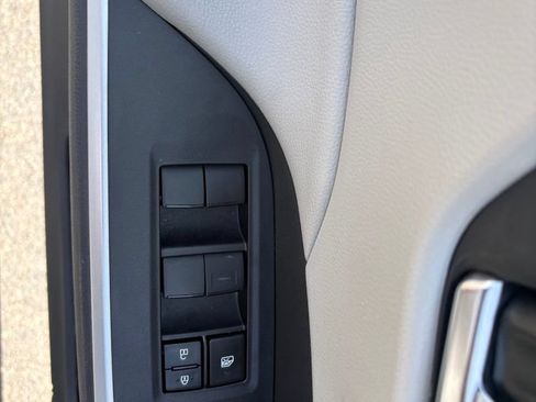 Used 2021 Toyota RAV4 XLE w/ Convenience Package AWD/4WD image 15