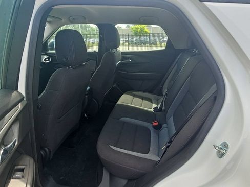Used 2023 Chevrolet TrailBlazer LS FWD image 15