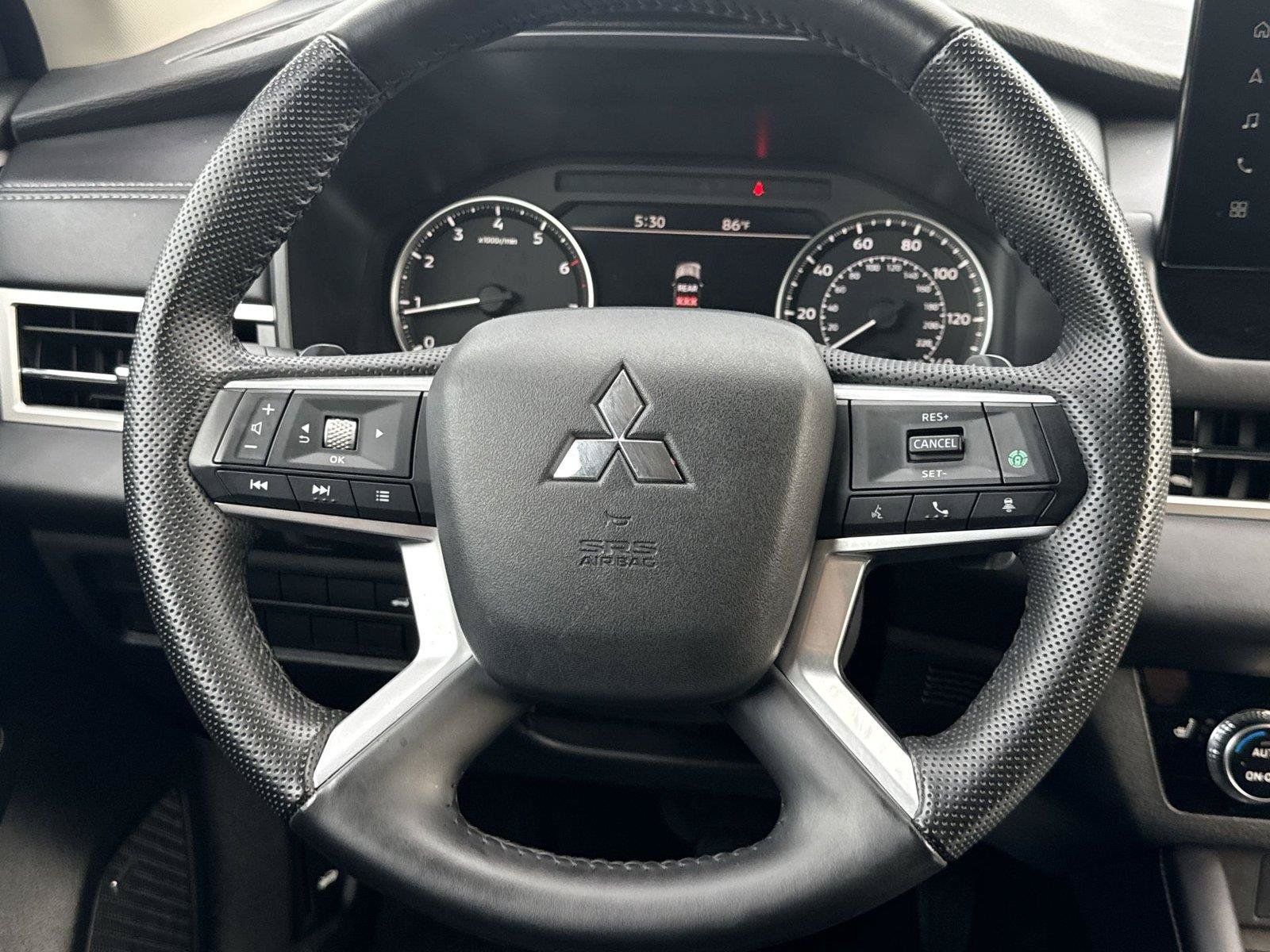 Used 2025 Mitsubishi Outlander SE AWD/4WD image 23