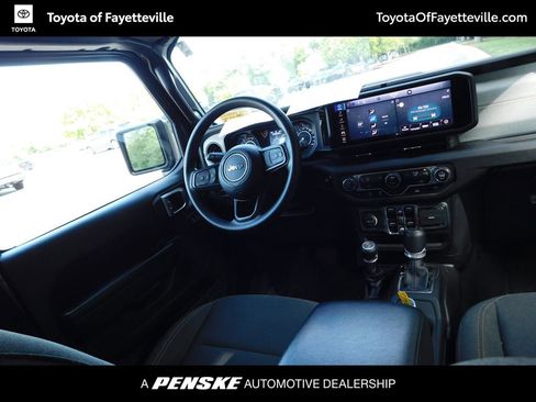 Used 2024 Jeep Gladiator Sport AWD/4WD image 6