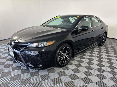 Used 2023 Toyota Camry SE w/ Cold Weather Package AWD/4WD image 4