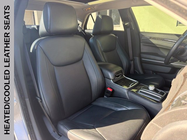 Used 2016 Chrysler 300 C AWD/4WD image 5