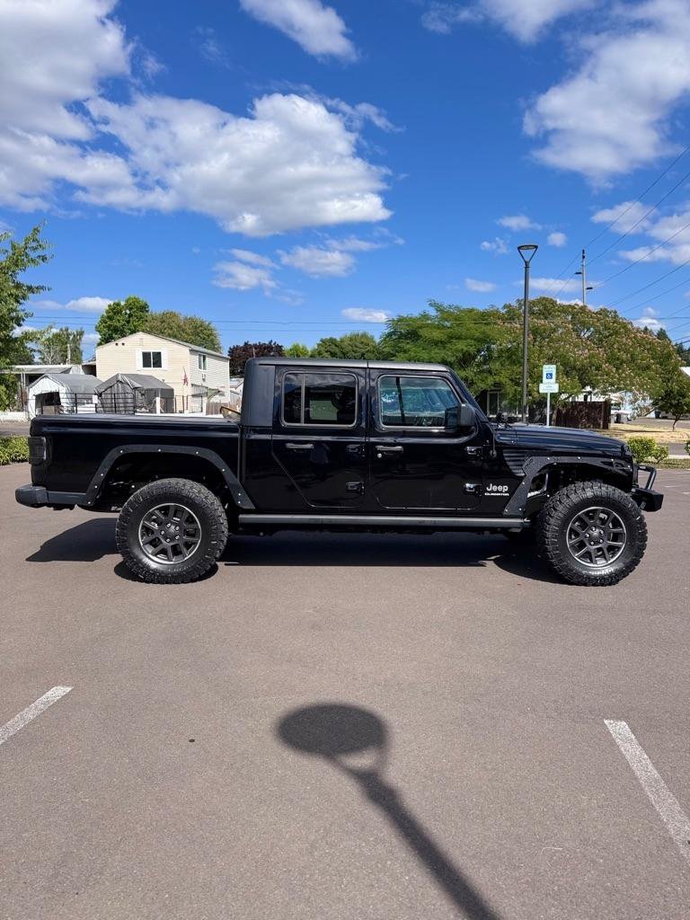 Used 2020 Jeep Gladiator Overland AWD/4WD image 4