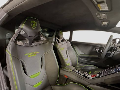 Used 2021 Lamborghini Huracan EVO RWD image 15