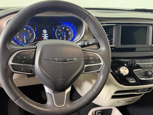 Used 2023 Chrysler Voyager LX FWD image 16