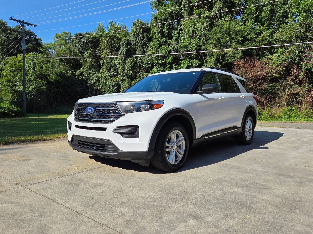 Used 2020 Ford Explorer XLT RWD image 1