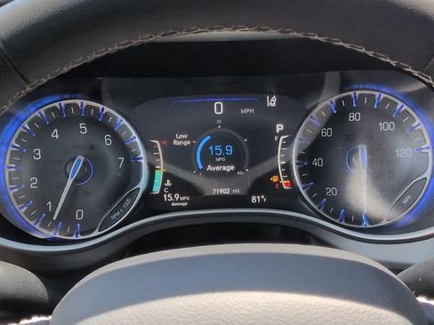 Used 2023 Chrysler Pacifica Touring-L FWD image 19