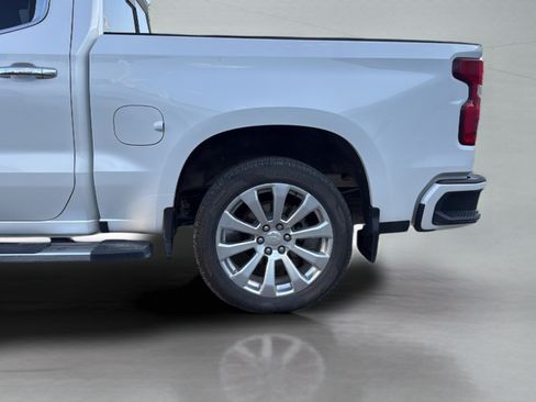 Used 2022 Chevrolet Silverado 1500 High Country w/ Technology Package AWD/4WD image 12