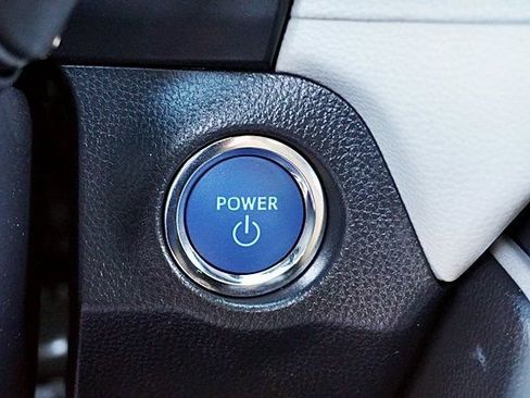 Used 2021 Toyota RAV4 XLE AWD/4WD image 31