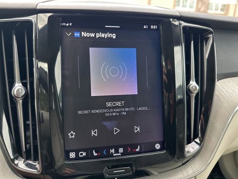 Used 2023 Volvo XC60 T8 Plus image 38