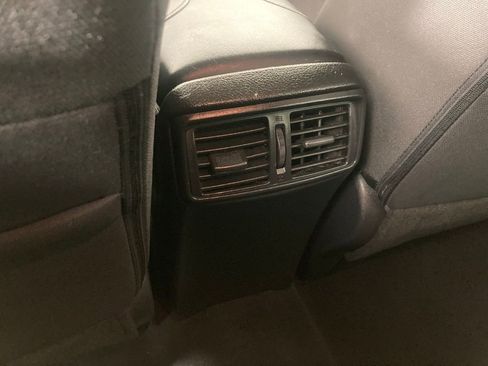 Used 2019 Nissan Rogue SV image 15