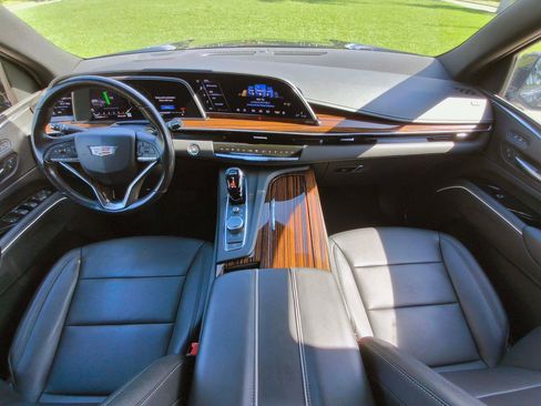 Used 2022 Cadillac Escalade ESV Luxury RWD image 25