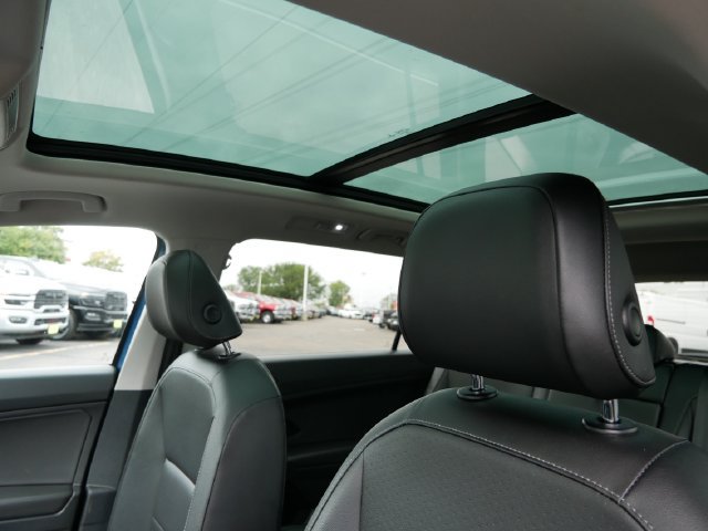 Used 2018 Volkswagen Tiguan SE w/ Panoramic Sunroof Package AWD/4WD image 18