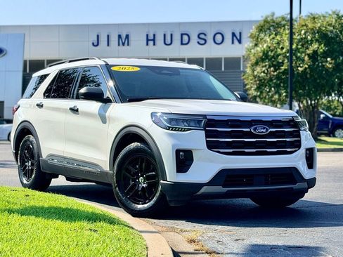 Certified 2025 Ford Explorer Active w/ Active Comfort Package RWD image 2