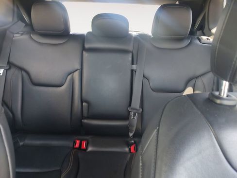 Used 2023 Jeep Compass Latitude w/ Sun and Sound Group AWD/4WD image 13