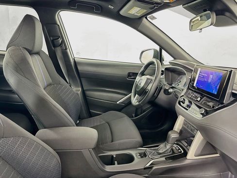 Used 2025 Toyota Corolla Cross AWD Hybrid w/ Moonroof Package image 35