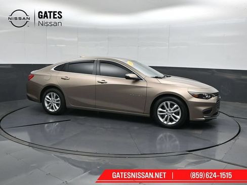 Used 2018 Chevrolet Malibu LT FWD image 1