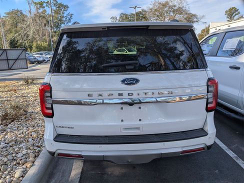 Used 2023 Ford Expedition Limited image 3
