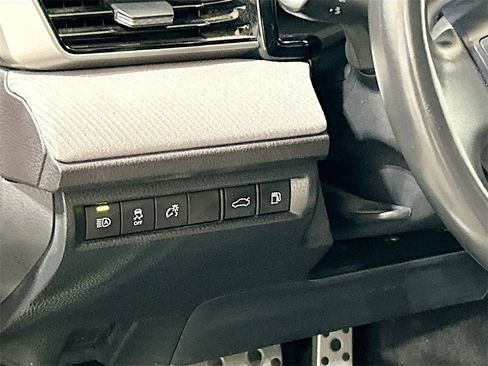 Used 2025 Toyota Camry LE image 8