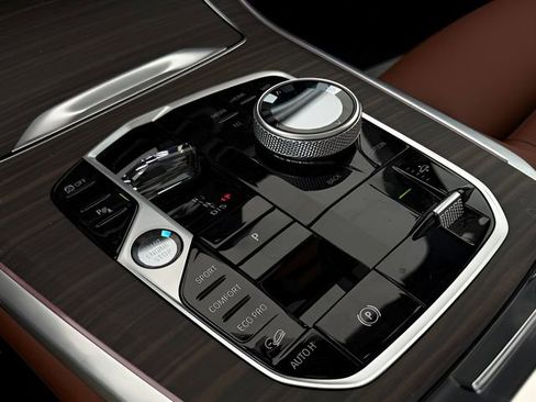 Used 2025 BMW X5 xDrive40i w/ Executive Package image 27