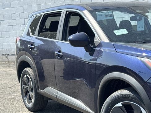 New 2025 Nissan Rogue SV image 4