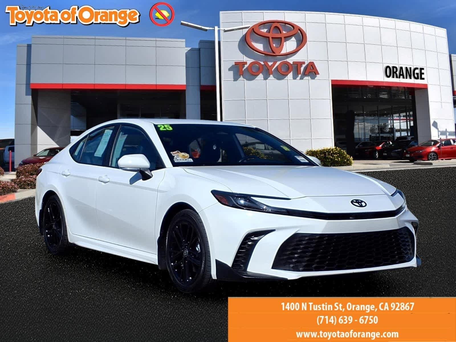 Certified 2025 Toyota Camry SE FWD image 1