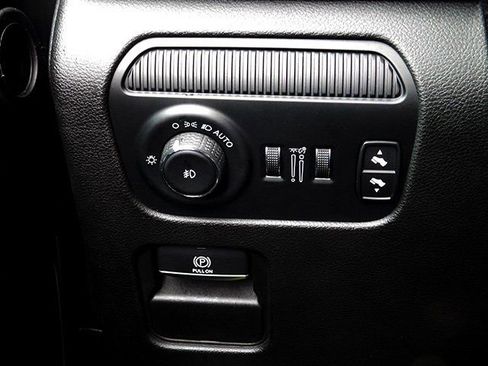 Used 2023 Jeep Wagoneer L Series II image 25