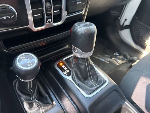 Used 2021 Jeep Wrangler Unlimited Sahara image 12