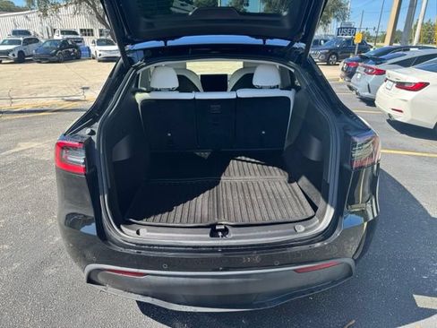 Used 2022 Tesla Model Y Long Range AWD/4WD image 12