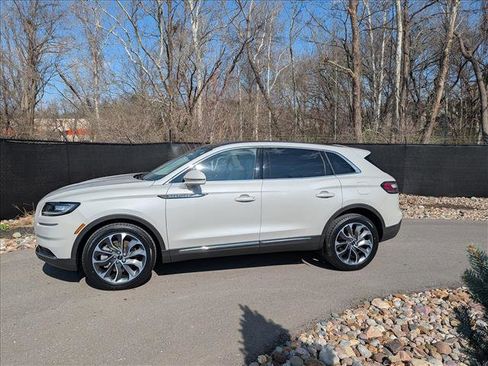 Used 2022 Lincoln Nautilus Reserve image 2