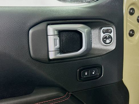 Used 2025 Jeep Gladiator Rubicon w/ Convenience Group AWD/4WD image 21