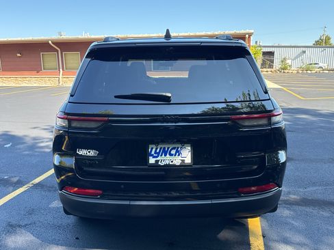 Used 2025 Jeep Grand Cherokee Limited w/ Luxury Tech Group II AWD/4WD image 7