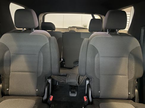 Used 2023 Chevrolet Traverse LT image 22